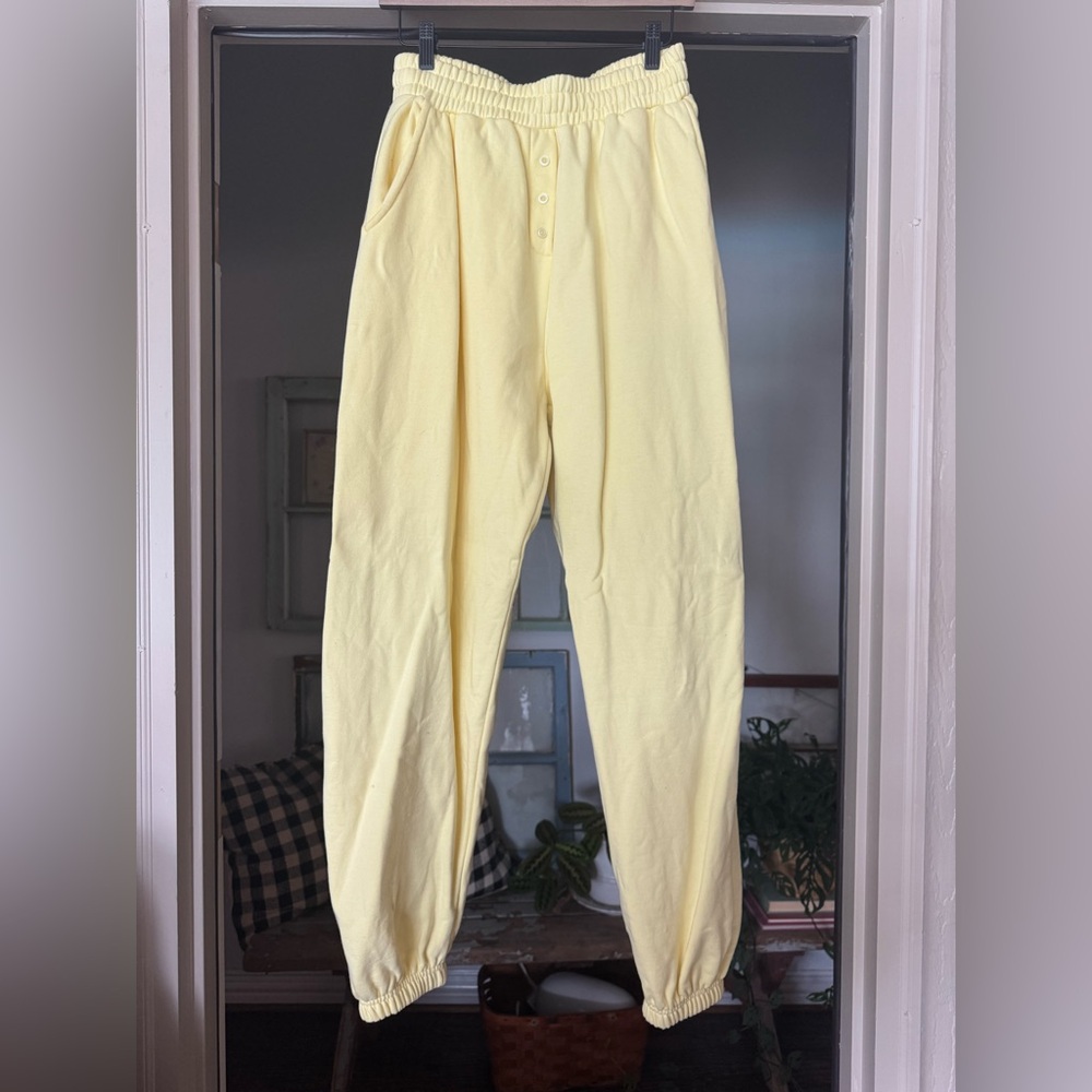 Daily Drills Henley lemonade joggers